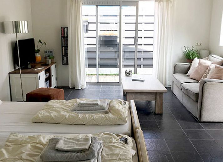 Buitenkant van Zomerhuisje Schoo in De Koog, Texel, vakantiehuis met overdekte veranda.