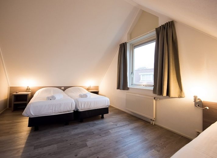 Entree van Villa 1, een charmant vakantiehuis in De Koog, Texel met een uitnodigend terras.