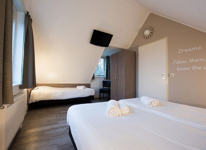 Entree van Villa 1, een charmant vakantiehuis in De Koog, Texel met een uitnodigend terras.