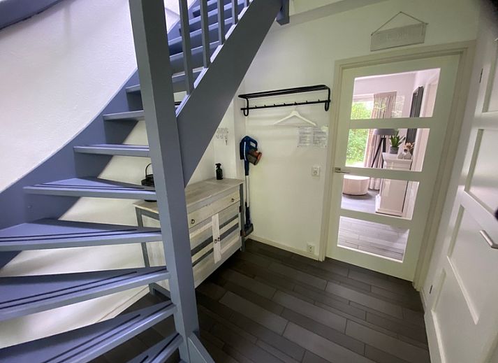 Sonnige Veranda des Ferienhauses Hoog Koog 18 in De Koog, Texel, ideal fuer Entspannung im Bungalowpark Hoog Koog.