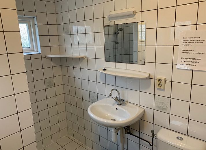 Vakantiehuis 0386 in De Koog Texel met groene tuin en terras voor een ontspannen verblijf op de Waddeneilanden.