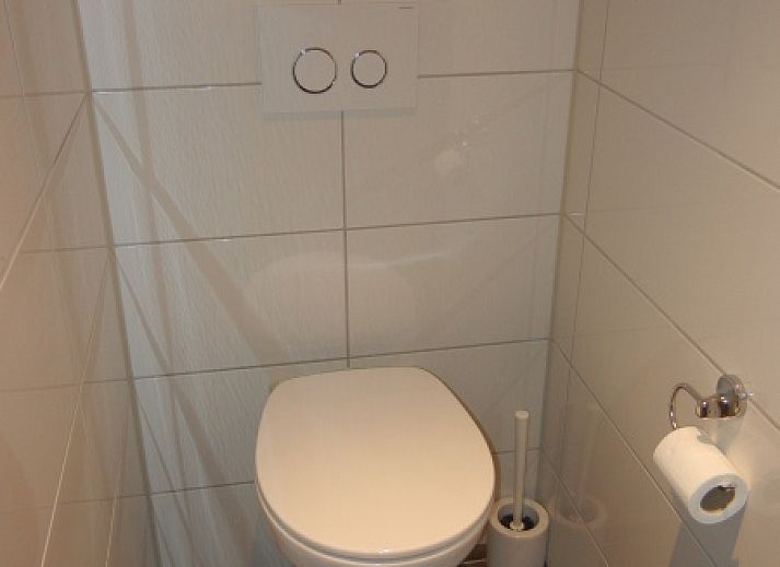 Moderne Kueche im Ferienhaus 2, De Koog, Texel mit Essecke und allen Annehmlichkeiten fuer einen angenehmen Aufenthalt.