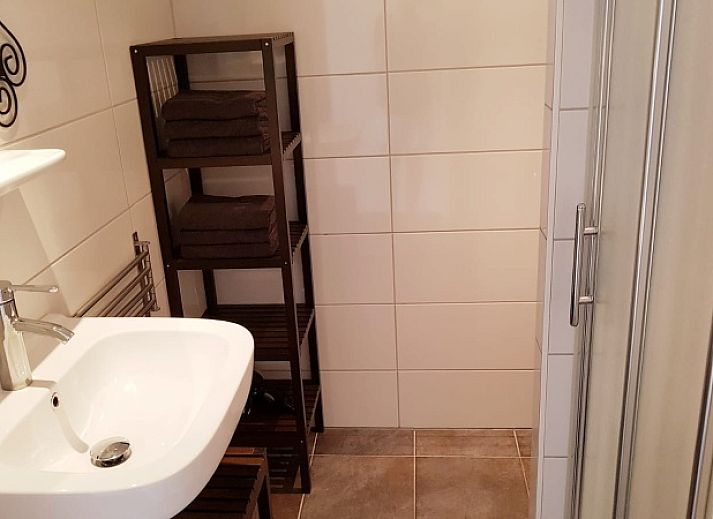 Moderne Kueche im Ferienhaus 2, De Koog, Texel mit Essecke und allen Annehmlichkeiten fuer einen angenehmen Aufenthalt.