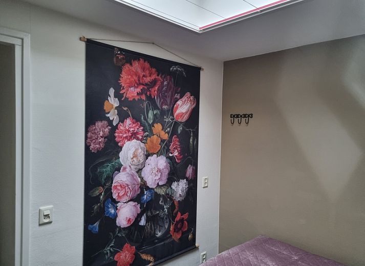 Stilvolle Kuecheneinrichtung im Ferienhaus 2, De Koog, Texel mit modernen Geraeten und schlichtem Design.