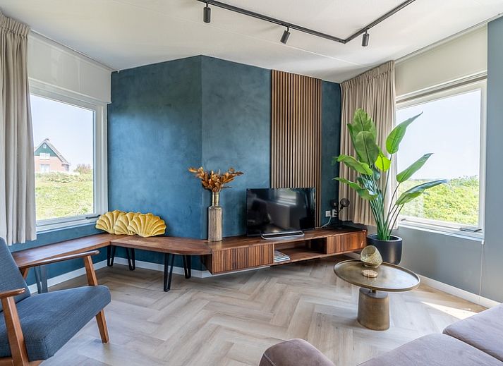 Stylish living room in Apartment Juliana 120 Eilandzicht, De Koog, Texel with modern interior and large windows.