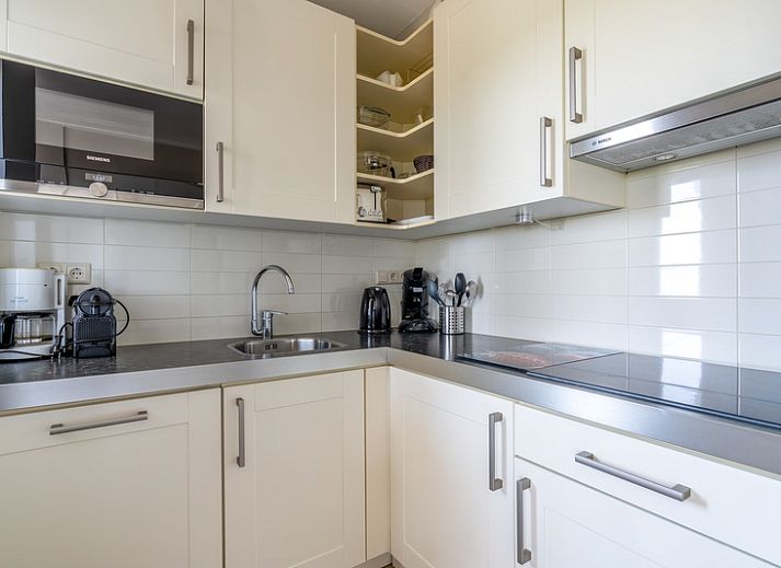 Cozy sitting area in Apartment Juliana 120 Eilandzicht, De Koog, Texel with a view of nature.