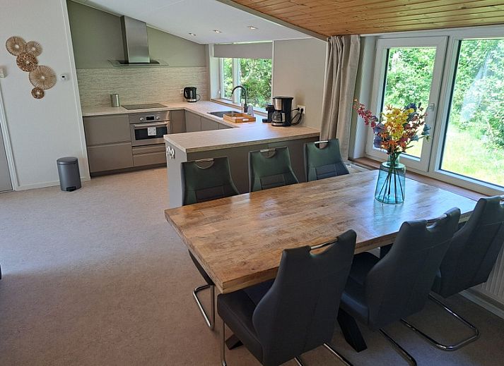 Vakantiehuis Hoog Koog 10 bij Bungalowpark Hoog Koog, zonnig terras in De Koog, Texel, Waddeneilanden.