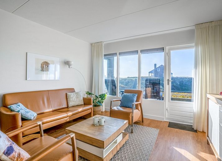 Appartement Juliana 052 Eiland en Zeezicht in De Koog, Texel met prachtig uitzicht op duinen en zee vanuit de woonkamer.