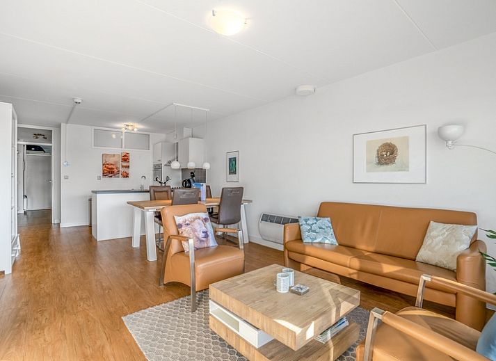 Appartement Juliana 052 Eiland en Zeezicht in De Koog, Texel met prachtig uitzicht op duinen en zee vanuit de woonkamer.