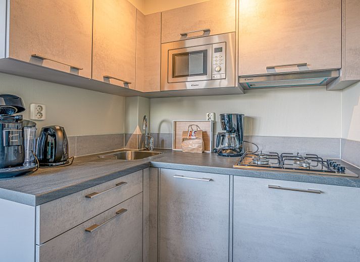 Stijlvolle zithoek in Appartement Zeedistel 28, De Koog, Texel, ideaal voor ontspanning na een dag op de Waddeneilanden.