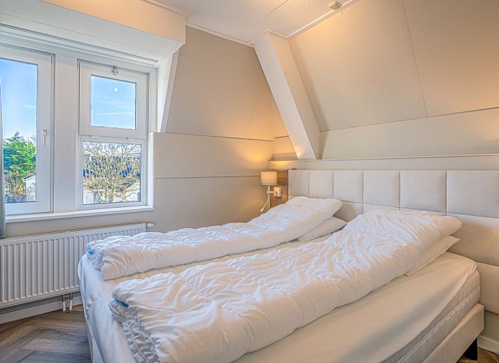 Stijlvolle zithoek in Appartement Zeedistel 28, De Koog, Texel, ideaal voor ontspanning na een dag op de Waddeneilanden.