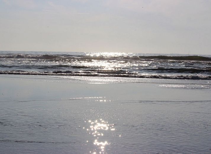 Eetkamer en zithoek in 6-pers. Vakantiehuis met Sauna in De Koog, Texel, Waddeneilanden.