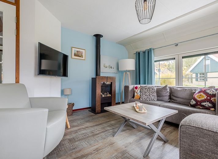 T6B Komfort-Bungalow in De Koog, Texel, Watteninseln, mit reizvollem Reetdach und gruener Umgebung fuer einen entspannten Urlaub.