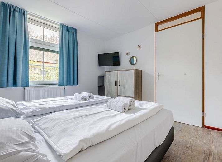 T6B Komfort-Bungalow in De Koog, Texel mit gruenem Garten und Holzschuppen, ideal fuer Naturliebhaber auf den Watteninseln.