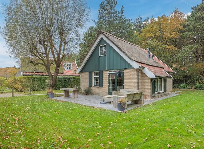 Geniessen Sie den ruhigen Garten des Bungalows T6B in De Koog, Texel, inmitten der Natur auf den Watteninseln.