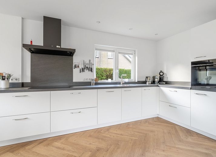 Stappeland 197 in De Koog, Texel, vakantiehuis met zonnige buitenruimte en moderne architectuur.