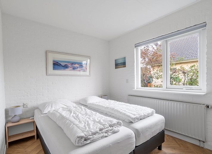 Stappeland 197 in De Koog, Texel, vakantiehuis met zonnige buitenruimte en moderne architectuur.