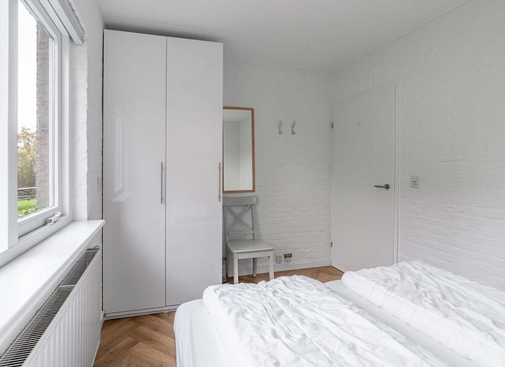 Gezellige woonkamer van Stappeland 197, vakantiehuis in De Koog, Texel, met moderne inrichting en comfortabele zithoek.