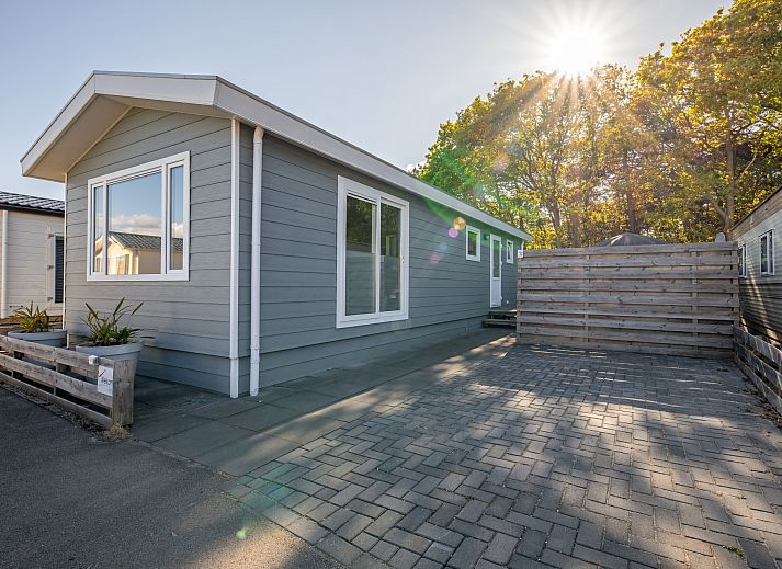 Chaletpark Bregkoog - Chalet Bregkoog 12, De Koog, Texel. Moderne buitenkant van vakantiehuis op Waddeneilanden.