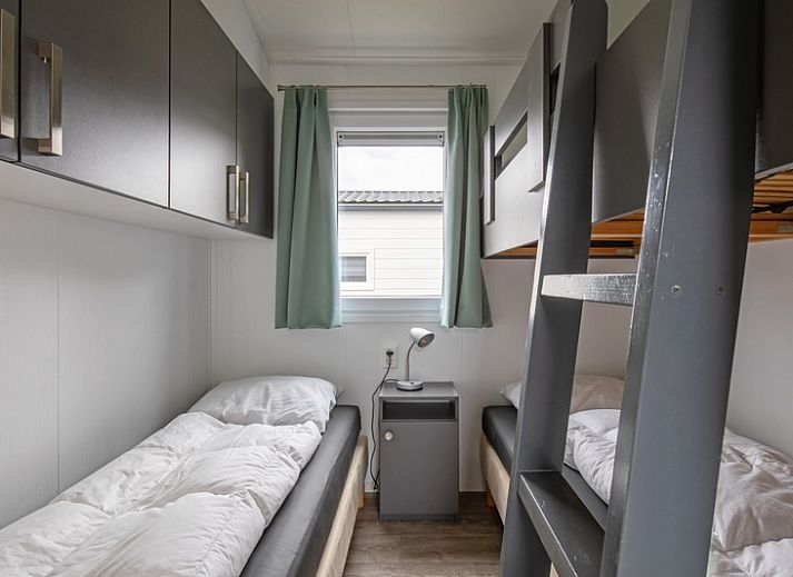 Chaletpark Bregkoog - Chalet Bregkoog 12, De Koog, Texel. Zonovergoten terras bij vakantieaccommodatie op Waddeneilanden.