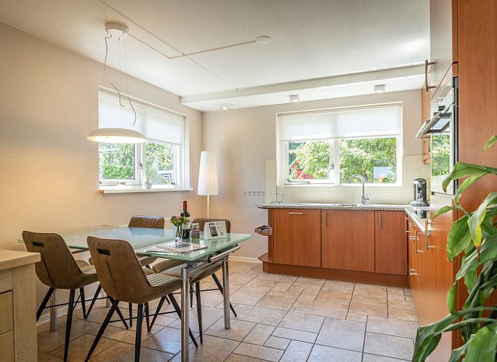 Villa 4 personen in De Koog Texel met zonnig terras en tuin, ideaal voor een ontspannen vakantie op de Waddeneilanden.