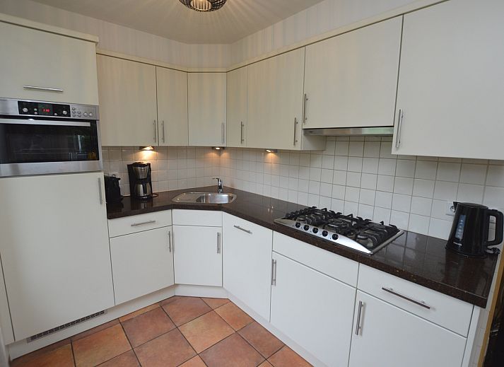 Gezellige woonkamer in Vakantiehuis Stappeland 169, De Koog, Texel met comfortabele banken.