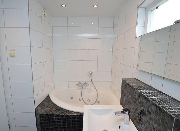 Gezellige woonkamer in Vakantiehuis Stappeland 169, De Koog, Texel met comfortabele banken.