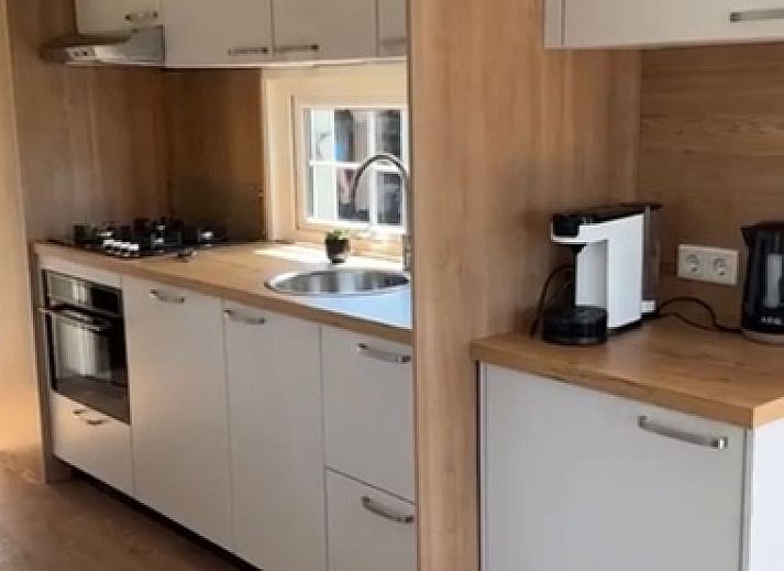 Vakantiehuis Chalet Bregkoog 255 in De Koog, Texel met ruime voortuin en hek.