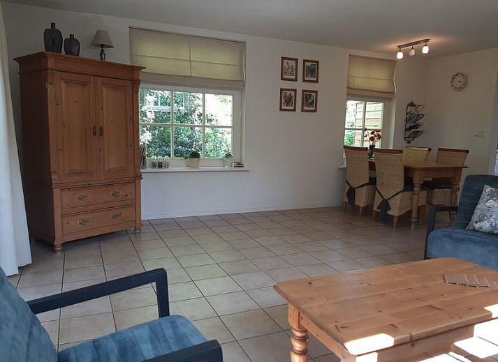 Charmant vakantiehuis Pauwenhof Texel in De Koog omgeven door groen.