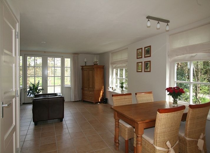 Charmant vakantiehuis Pauwenhof Texel in De Koog omgeven door groen.