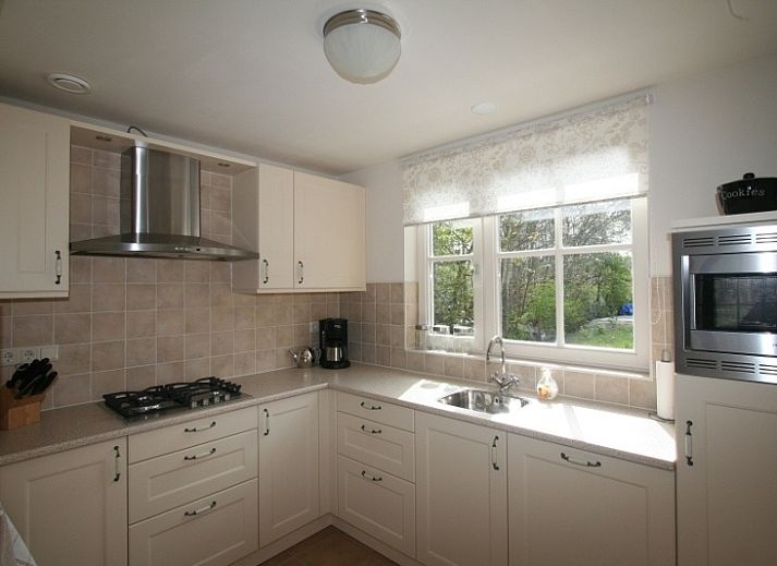 Gezellige woonkamer van Pauwenhof Texel in De Koog met comfortabele zitplaatsen.