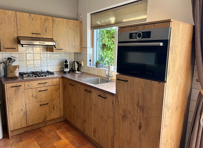 Landgoed Springtij - Koetshuis 3 in De Koog, Texel met charmante buitenkant en groene omgeving.