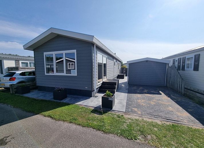 Spacious living room in Chaletpark Bregkoog - Chalet 240 De Texelse Berg, De Koog, Texel with comfortable sitting area and dining area.
