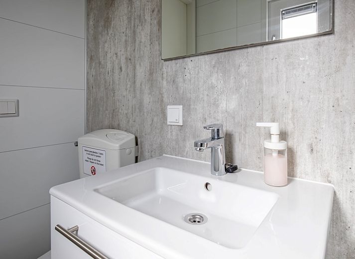 Moderne Kueche im Chalet Bregkoog 36, Chaletpark Bregkoog, De Koog, Texel, Waddeninseln.