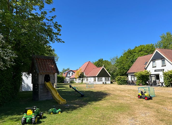 Gezellige woonkamer in Landgoed Springtij - Koetshuis 2, vakantiehuis in De Koog, Texel.