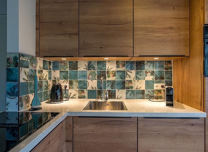 Terras van vakantiehuis 16 - Zeebries in De Koog, Texel, ideaal voor buiten dineren op de Waddeneilanden.