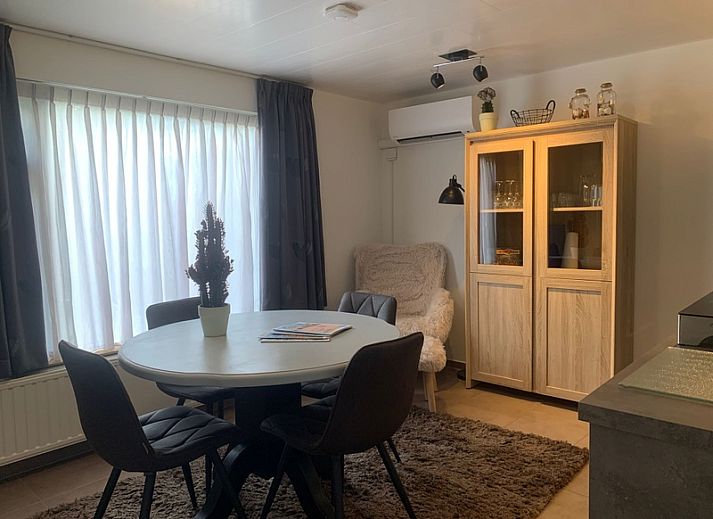 Gezellige keuken in Familie bungalow, De Koog, Texel met moderne apparatuur en stijlvolle inrichting.