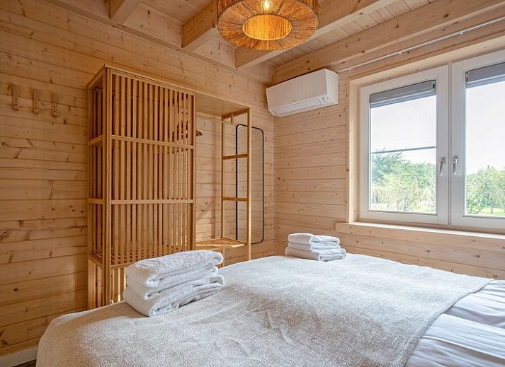 Veranda met uitzicht op groene omgeving bij De Verleegen Hoek vakantiehuis in De Koog Texel.