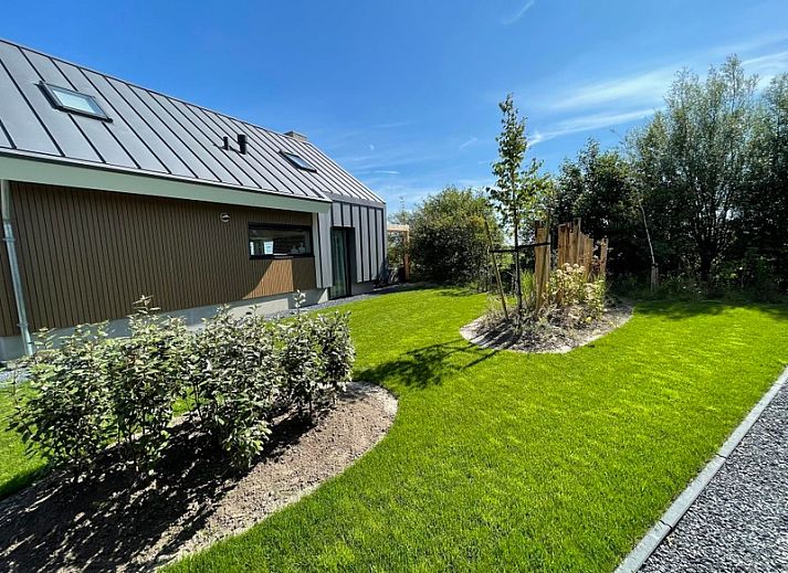 Vakantiehuis Duinvilla Wellness 5 in De Koog, Texel, met eigentijdse architectuur en natuurlijke omgeving.