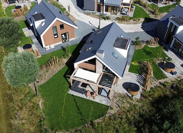 Vakantiehuis Duinvilla Wellness 5 in De Koog, Texel, met eigentijdse architectuur en natuurlijke omgeving.