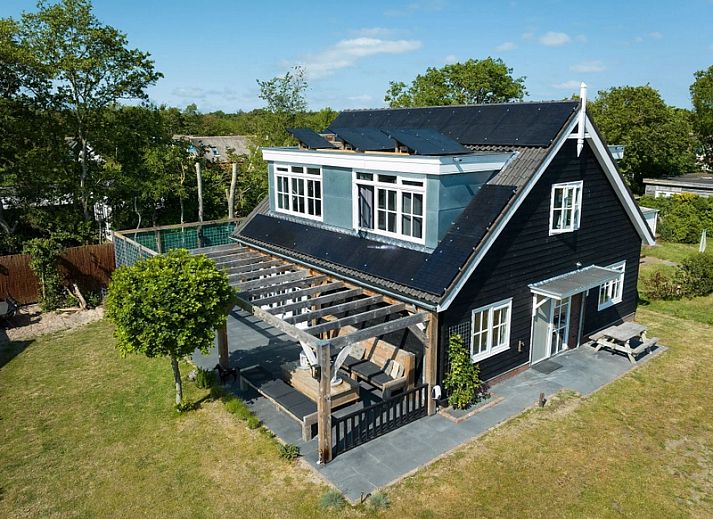 Ferienhaeuser Residence Rustiek in De Koog, Texel, umgeben von gruener Natur