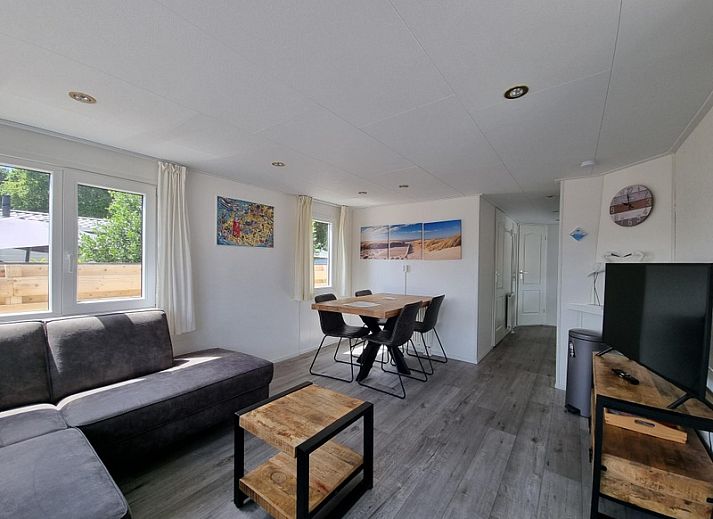 Chaletpark Bregkoog - Chalet Bregkoog 17 DREaM in De Koog, Texel biedt een ruime buitenruimte met terras en privacy.