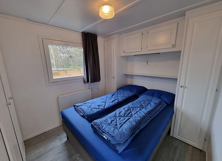 Vakantiehuis Chalet Bregkoog 17 DREaM in De Koog, Texel met een zonnige patio ideaal voor ontspanning op de Waddeneilanden.