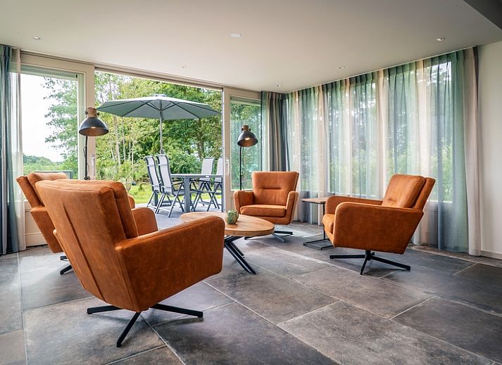 Landhuis vakantiewoning in De Koog, Texel met zonnig terras en comfortabele buitenruimte.