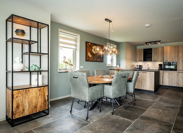 Landhuis vakantiewoning in De Koog, Texel met zonnig terras en comfortabele buitenruimte.