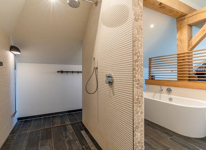 Stijlvolle woonkamer met designmeubels in Vakantiehuisje in De Koog, Texel, Waddeneilanden.