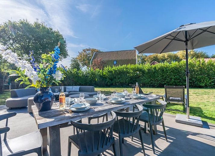 Stijlvolle woonkamer met designmeubels in Vakantiehuisje in De Koog, Texel, Waddeneilanden.