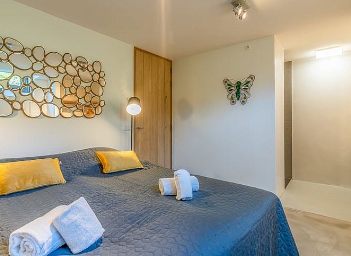 Stilvolle Einrichtung des Ferienhauses in De Koog, Texel, mit modernem Dekor und viel Licht, ideal fuer einen komfortablen Aufenthalt.