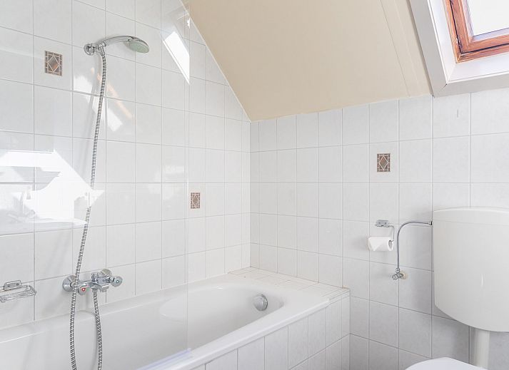 Ruim vakantiehuis Koetshuis 2 omgeven door natuur in De Koog, Texel.