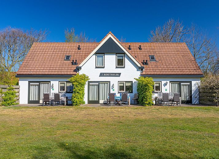 Gezellige woonkamer in Koetshuis 2, vakantiehuis in De Koog, Texel.